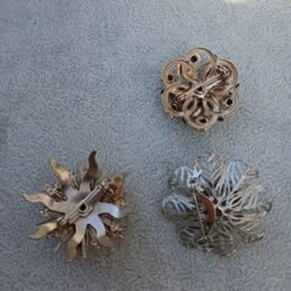 Vintage Brooch Lot Blue Gold Silver Tone Rhinestone Floral Snowflake Scatter - Picture 4 of 9